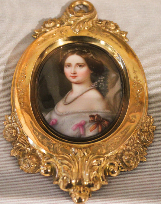 Wearing Jewelry with Attitude: The Power of Personal Significance and Confidence